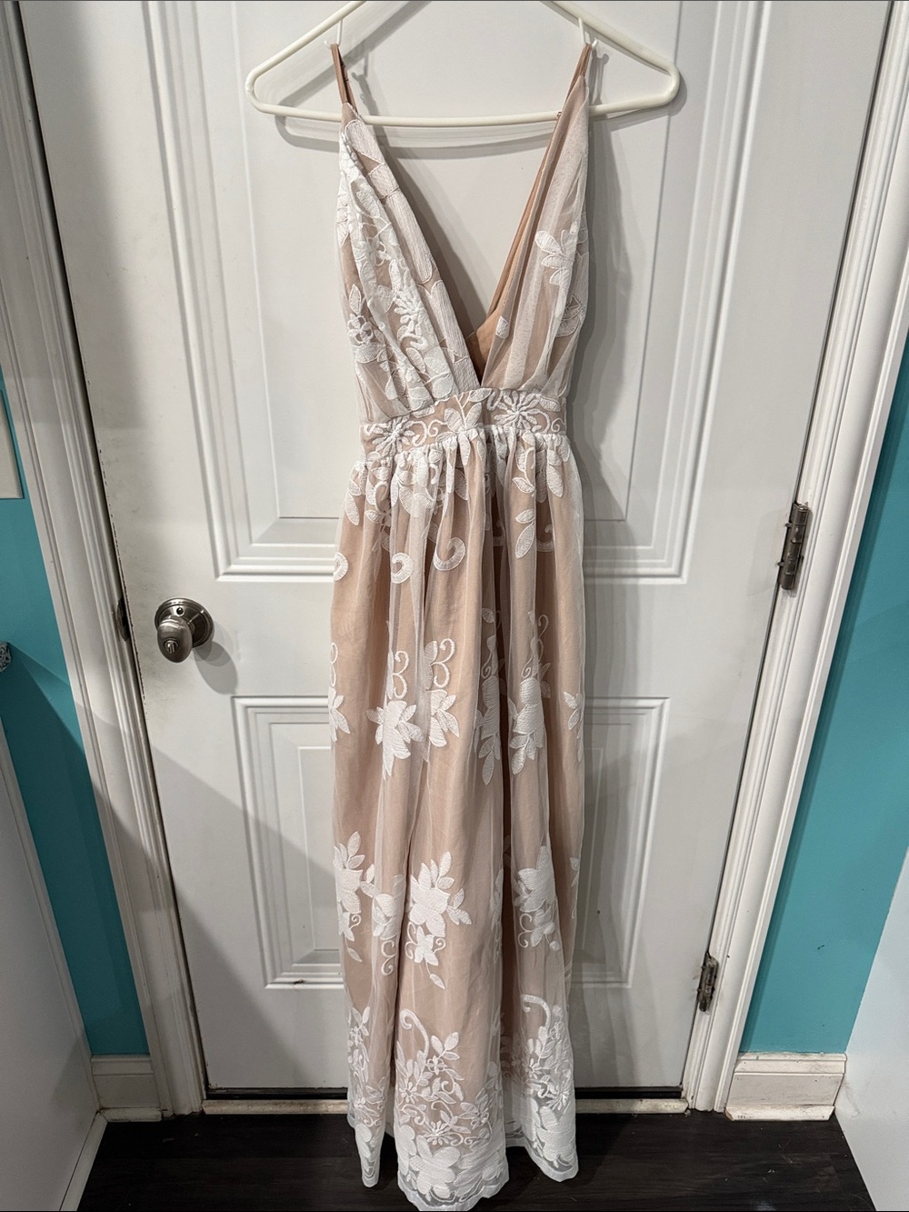 Cupshe Beige Maxi Dress with White Floral Embroidery
